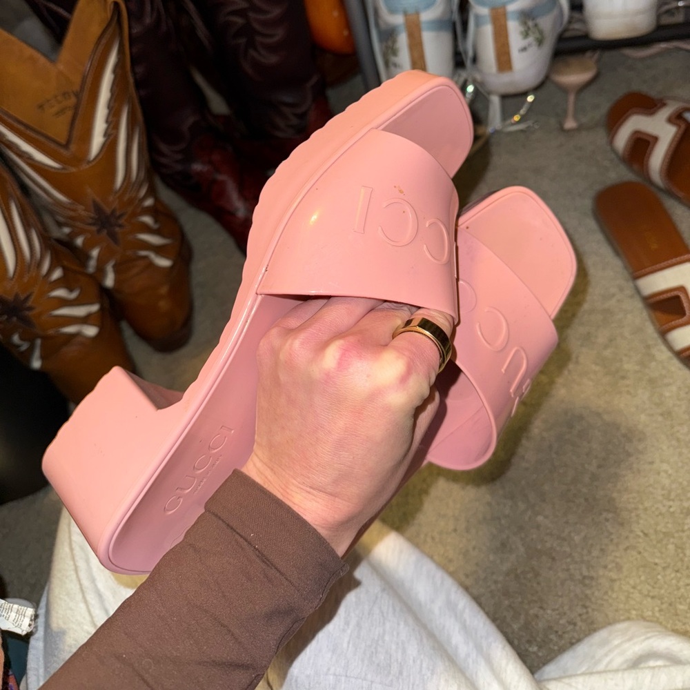 Gucci jelly platform sandals / size 9 / barely worn
